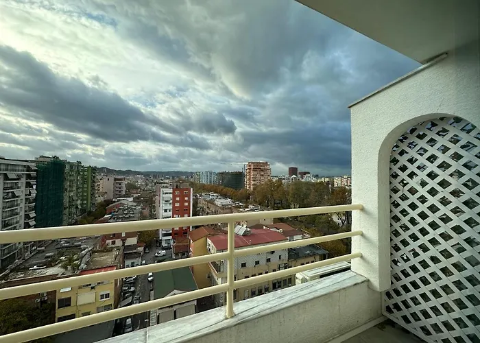Skyline Panoramic Tiran